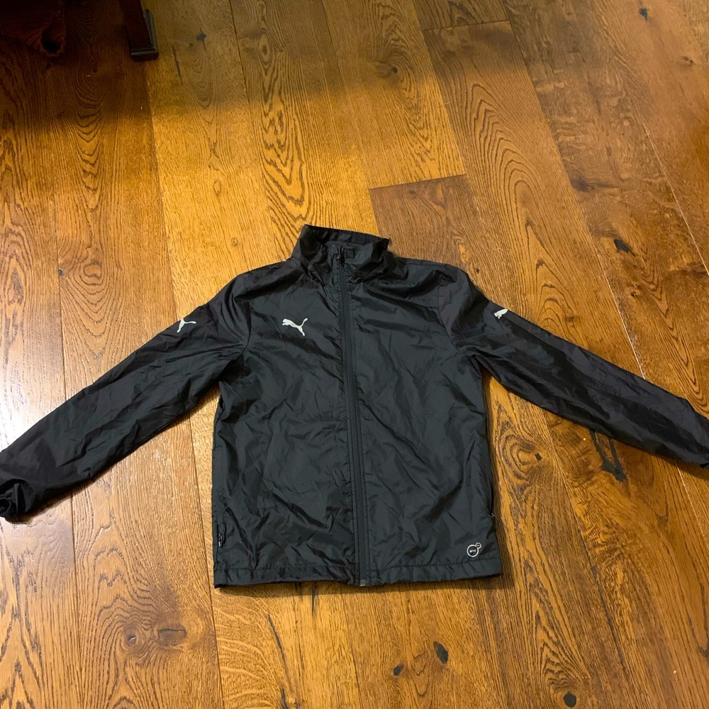 Youth Large Puma wind breaker fits like a size 10. Puma brand
